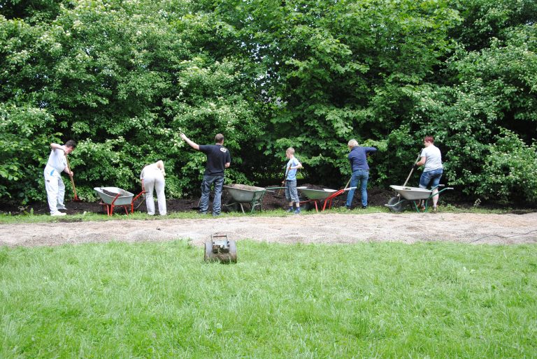 2013_06_Spielplatz_Arbeitseinsatz (39)